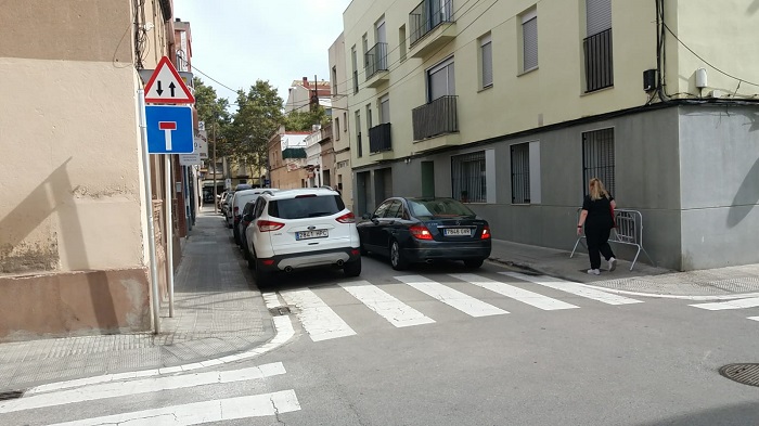 Se instala un bolardo extraíble en la calle Artur Costa con Rambla